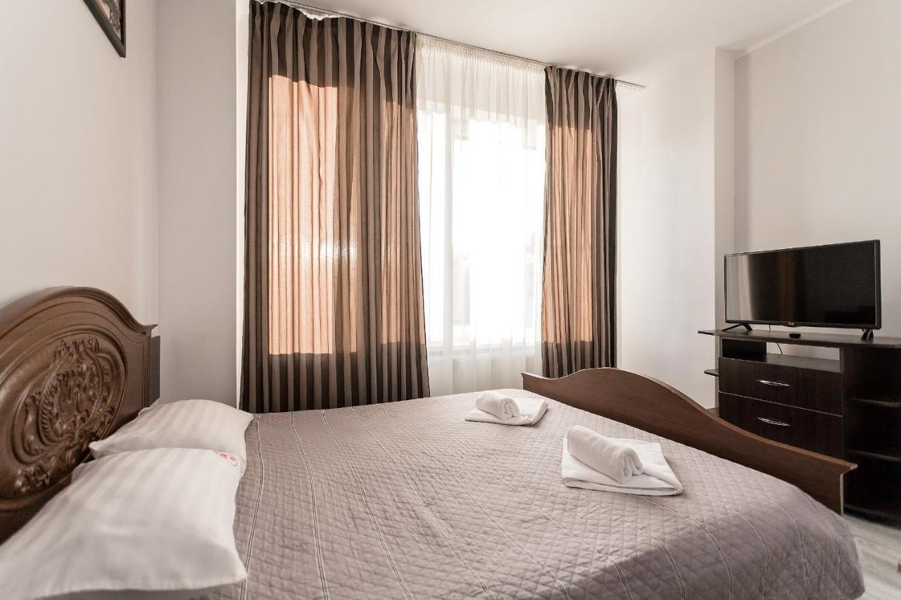 Sunlit Hotel Ivano-Frankivsk Exterior photo