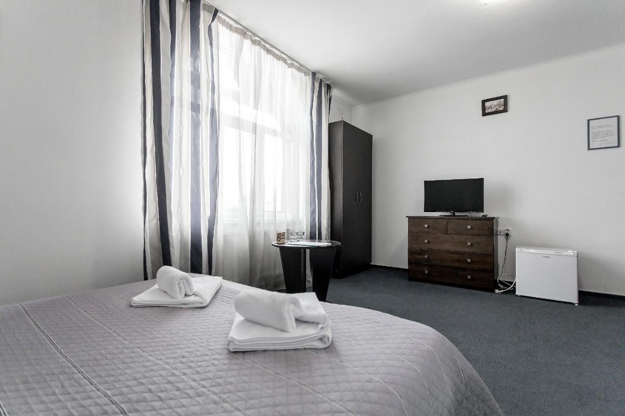 Sunlit Hotel Ivano-Frankivsk Exterior photo