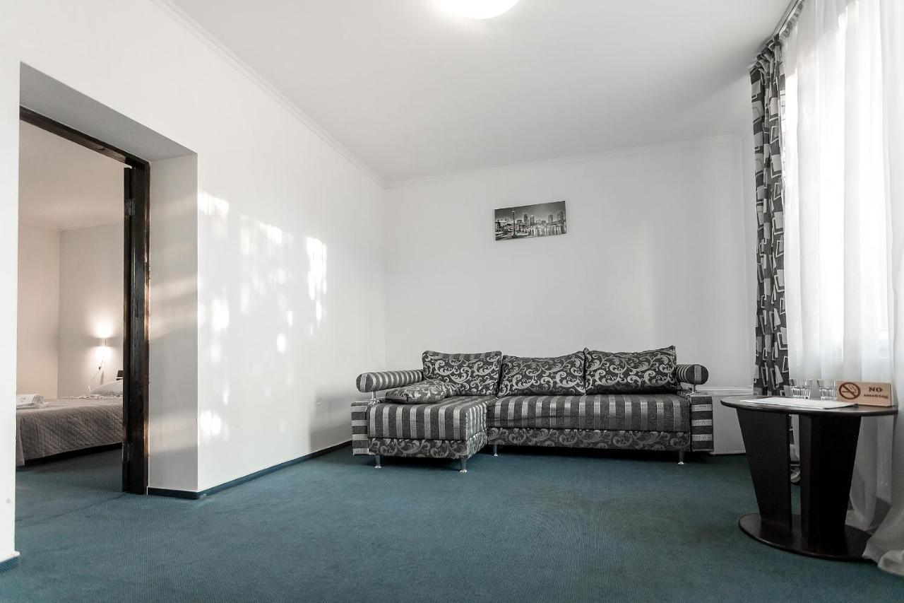 Sunlit Hotel Ivano-Frankivsk Exterior photo