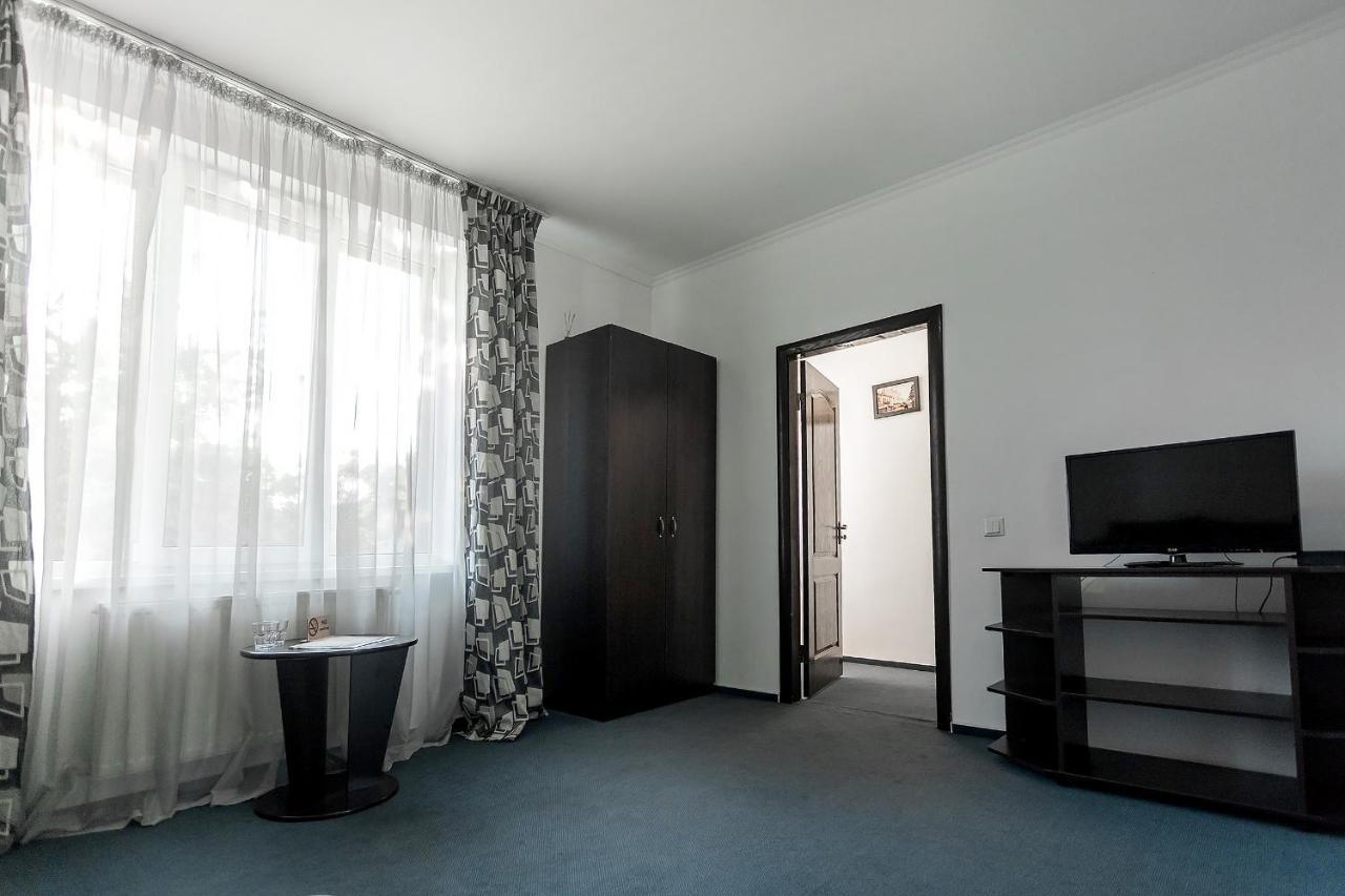 Sunlit Hotel Ivano-Frankivsk Exterior photo