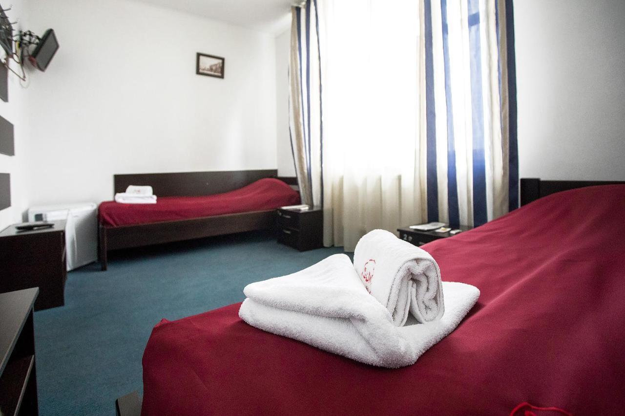 Sunlit Hotel Ivano-Frankivsk Exterior photo